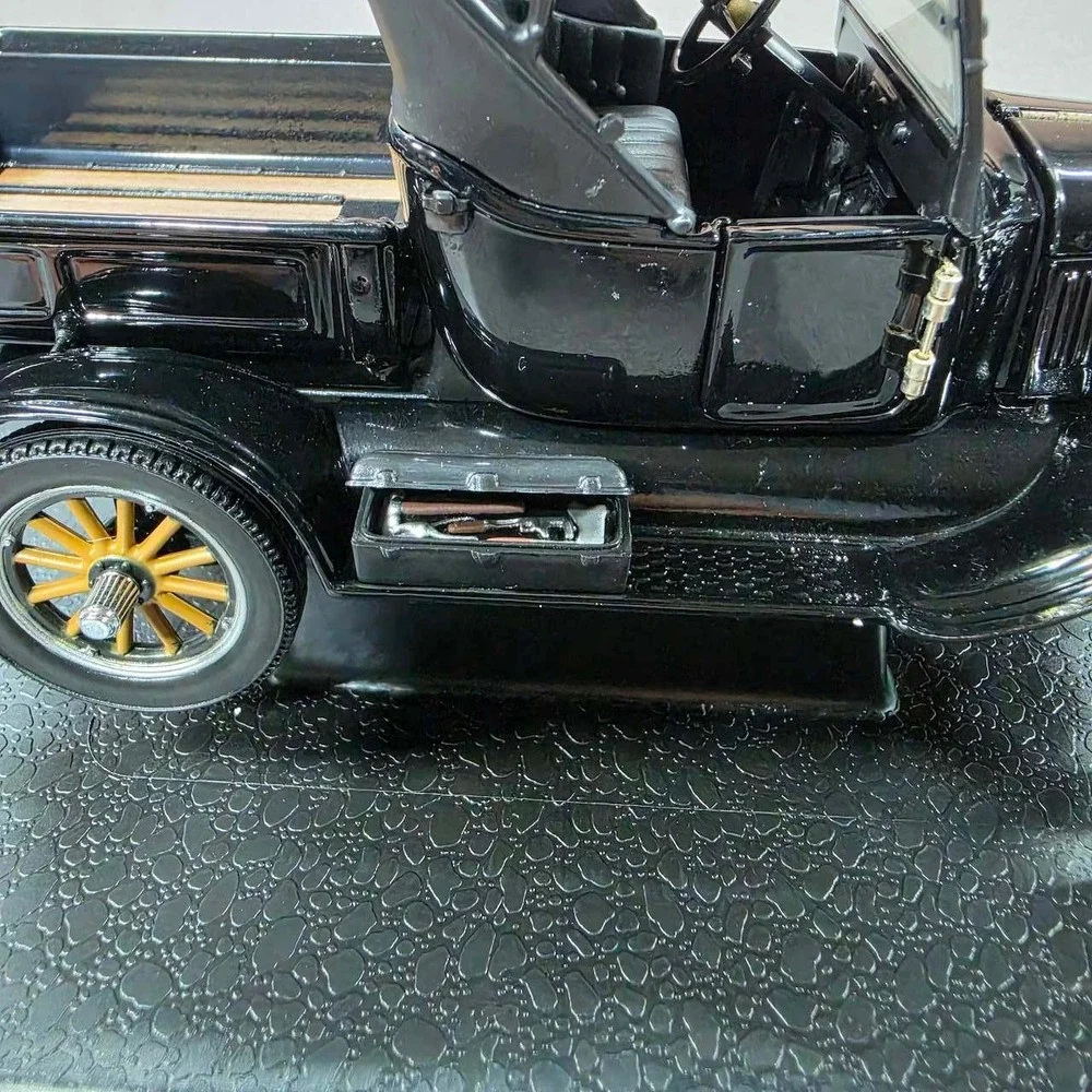 Ford 1925 Model T Runabout Pickup Truck Diecast 1:24 Black Excellent Condition